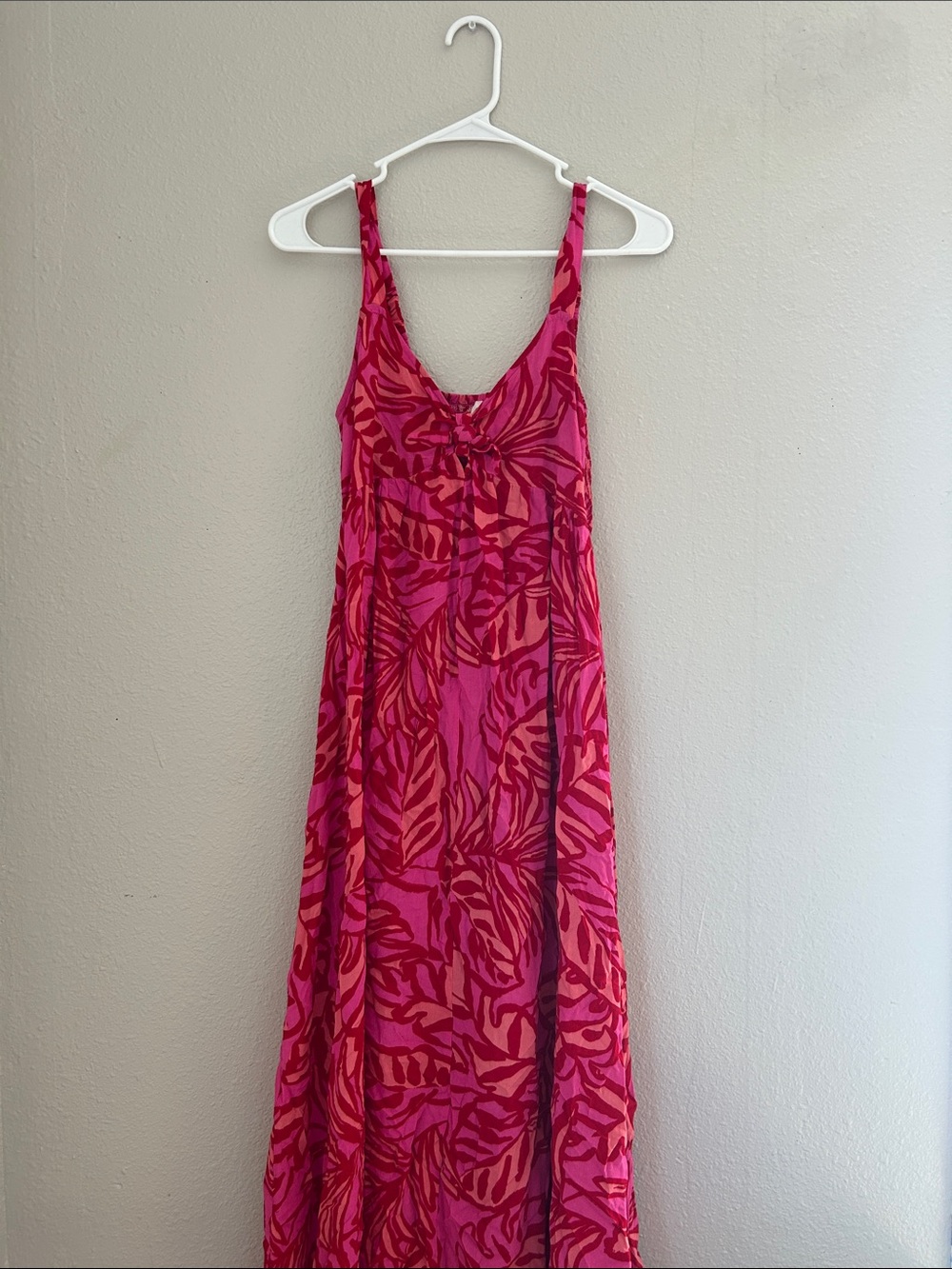 Fuchsia Leaf-Print Maxi Dress with Scoop Neck